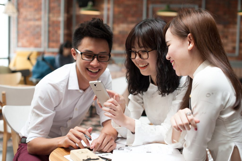 Gọi nhóm siêu tiết kiệm với gói cước Talk 24 Vinaphone Gọi nhóm siêu tiết kiệm với gói cước Talk 24 Vinaphone